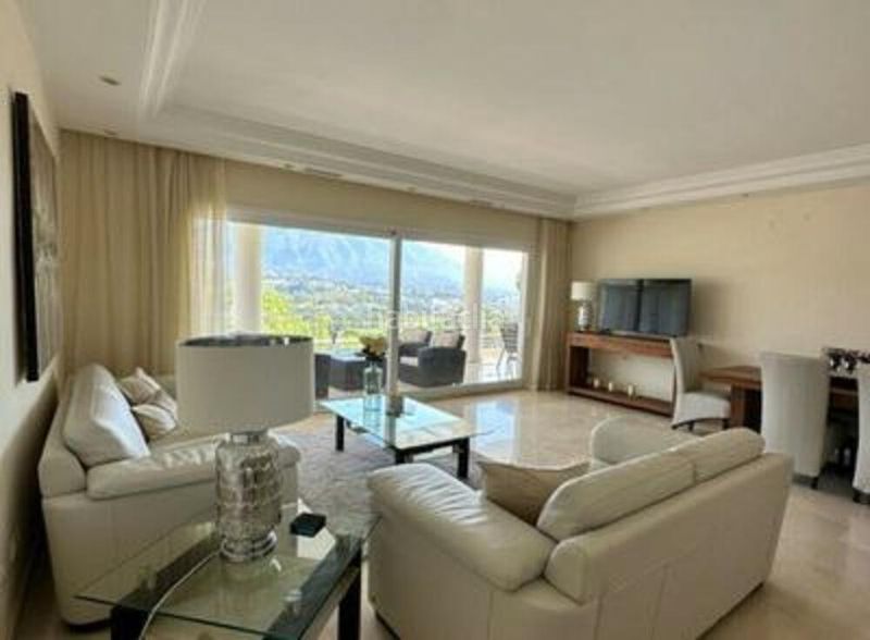 Foto 88878e1c-1561-447c-9b4e-a09a494736c5. Lloguer planta baixa amb aparcament piscina a Las Brisas Marbella