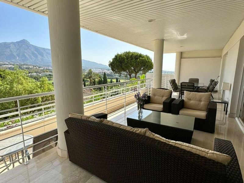 Foto 89bf8aed-4ee0-46dc-91e1-e22d49658cfb. Lloguer planta baixa amb aparcament piscina a Las Brisas Marbella