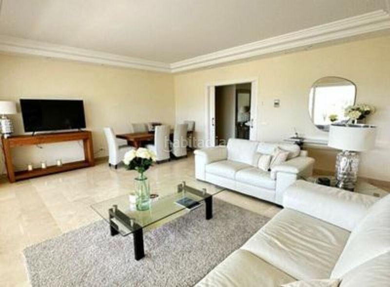 Foto b9d3497f-9dbf-410a-81a1-6ad097c71fbb. Lloguer planta baixa amb aparcament piscina a Las Brisas Marbella
