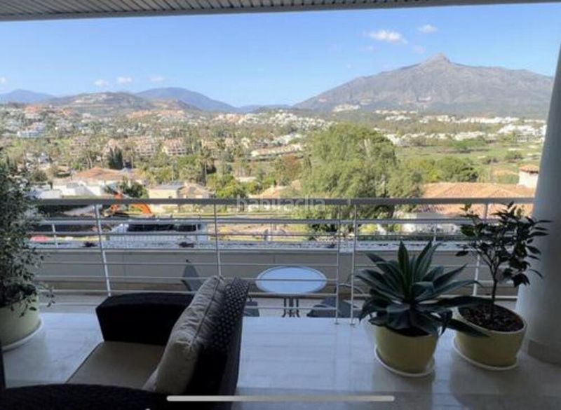 Foto eb32a0f7-6bca-4893-9ae7-04d90a88a06a. Lloguer planta baixa amb aparcament piscina a Las Brisas Marbella