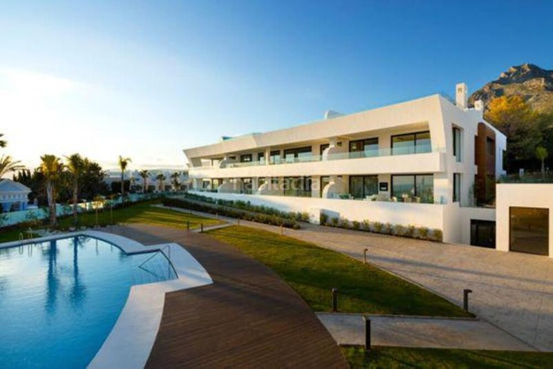 Foto 072f584a-1a53-4649-96e5-05a8147fc070. Lloguer àtic amb aparcament piscina a Sierra Blanca Marbella