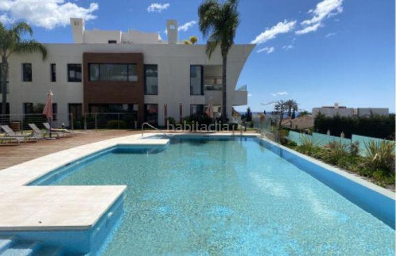 Foto 864c5b95-f1e8-446f-8740-eec4ee7c5ea3. Lloguer àtic amb aparcament piscina a Sierra Blanca Marbella