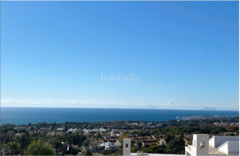 Foto aec6ba78-9f58-465b-8189-88a9b6eab851. Lloguer àtic amb aparcament piscina a Sierra Blanca Marbella