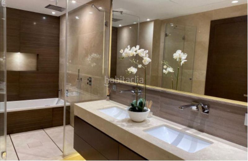 Foto e183e354-cb7b-4894-8156-9434773c17c9. Lloguer àtic amb aparcament piscina a Sierra Blanca Marbella