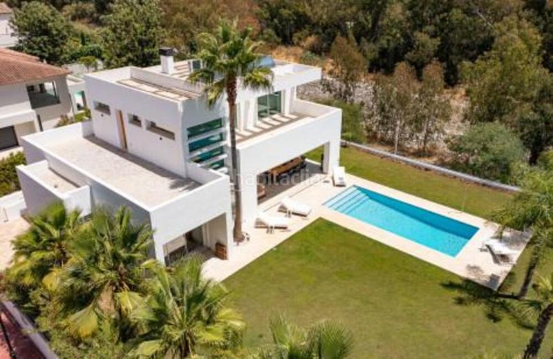 Foto e9221fff-9520-4467-87ff-8f615a6da2ea. Haus in calle 5 5 in Guadalmina Baja Marbella