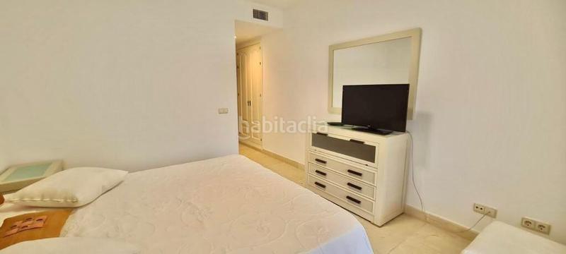 Foto 47360b95-0537-4f1a-9ae3-f6e7d6d8d0b2. Location appartement avec parking piscine dans Benatalaya Estepona