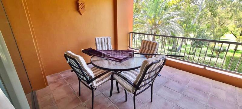 Foto ef3e95b0-8254-4e4b-af8c-cf8494343075. Location appartement avec parking piscine dans Benatalaya Estepona