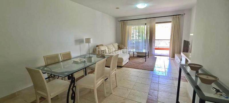 Foto 46057711-531f-4d26-a6f9-2ca99df16488. Miete appartement mit parking pool in Benatalaya Estepona