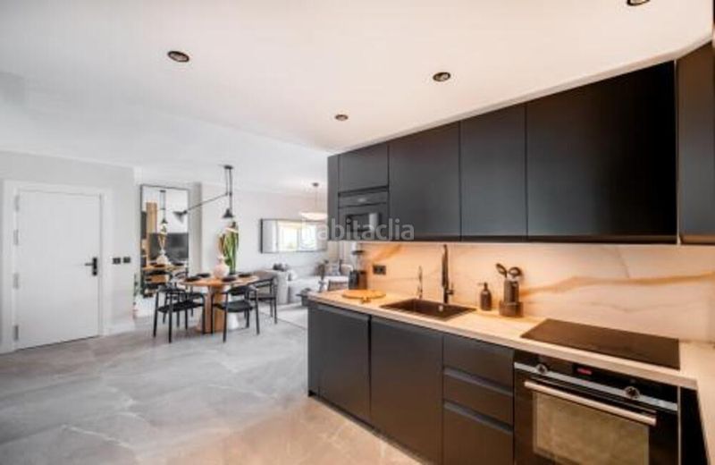 Foto 72f8dd33-2c37-41d3-93ed-4603c75fa580. Apartamento en calle real 5 en Nueva Andalucía centro Marbella