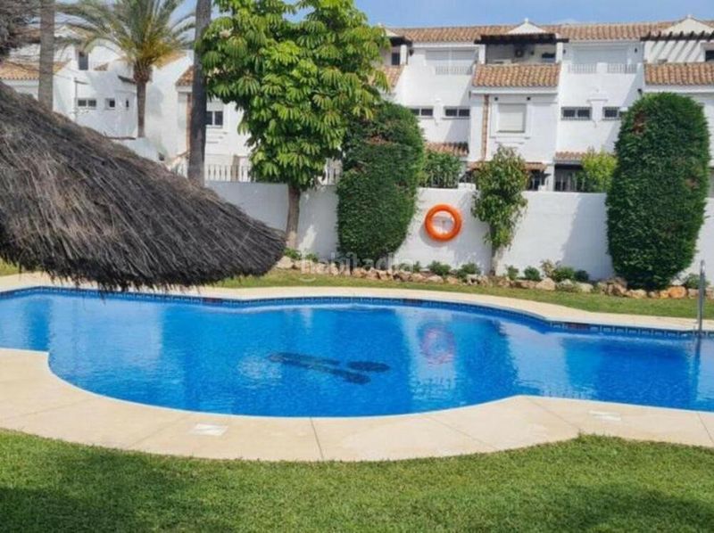Foto a12a7a22-f258-4fa3-81e7-6819cff205cf. Lloguer casa adossada amb aparcament piscina a Nueva Andalucía centro Marbella