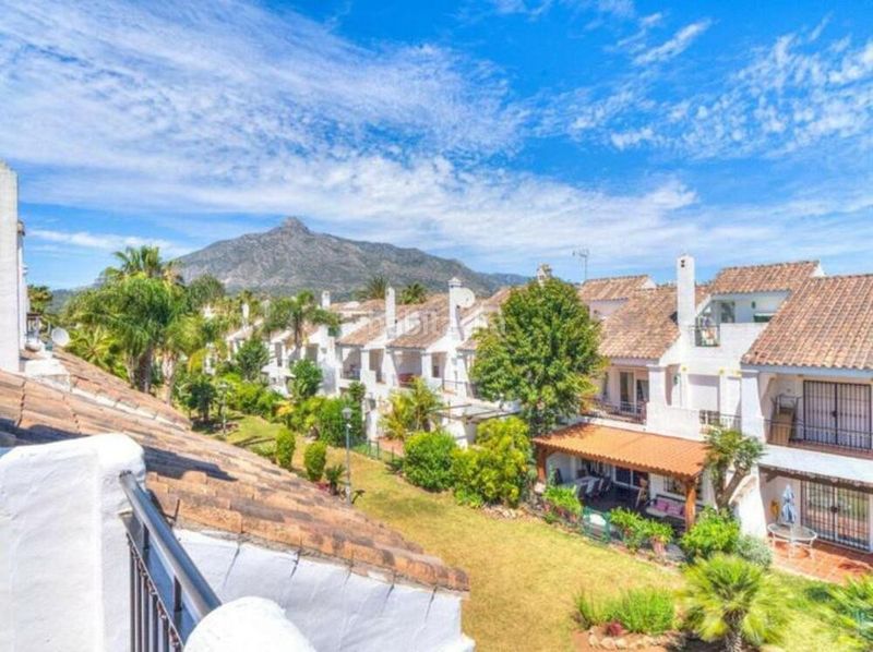 Foto a20eba6e-1601-4f00-9e33-7db50bf65df4. Lloguer casa adossada amb aparcament piscina a Nueva Andalucía centro Marbella