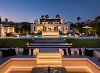 Rent House in La Dama de Noche - La Alzambra. Villa en venta y en alquiler en nueva andalucia, marbella