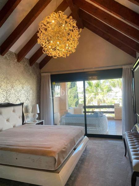 Foto 9f5bb48b-c0cd-4309-a9d2-bc923b93c729. Lloguer àtic amb aparcament piscina a Nueva Atalaya Estepona