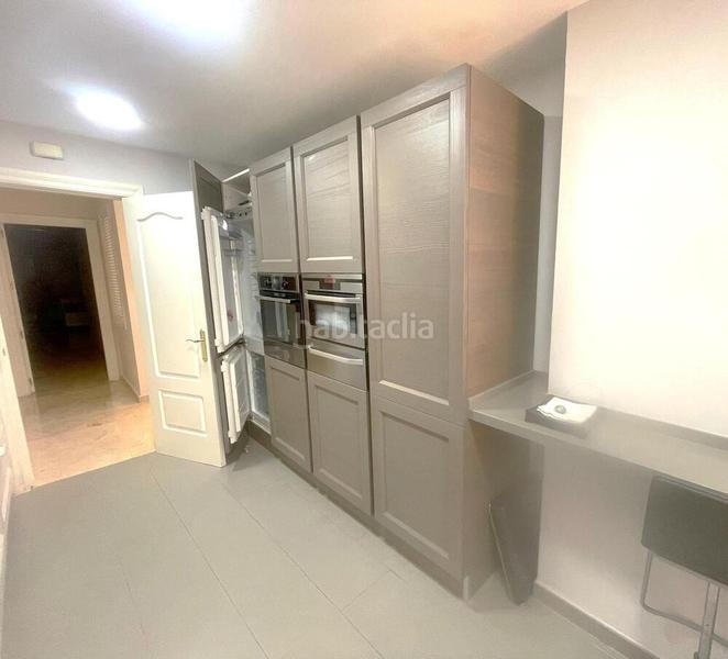 Foto 5de9d7ab-8baf-4c8d-86ea-2bd428f7c158. Location attique avec parking piscine dans Nueva Atalaya Estepona