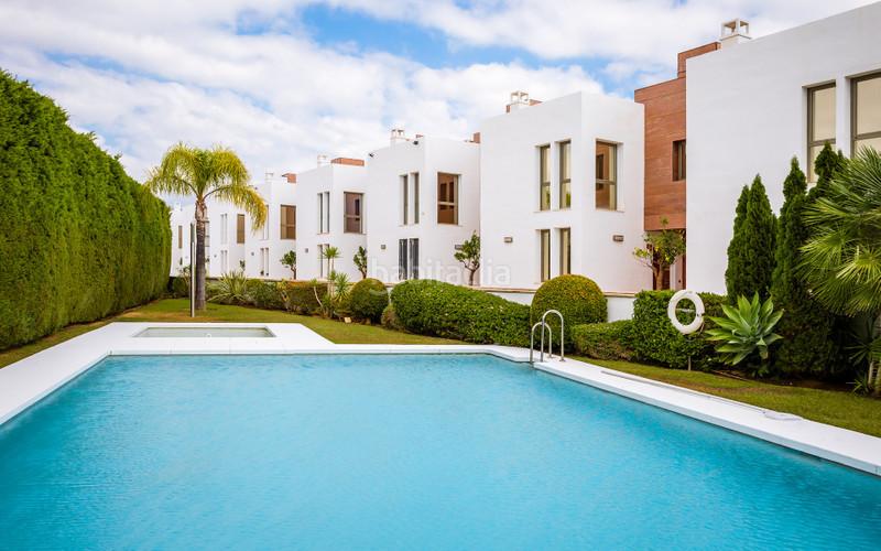 Foto 1c584138-037f-4346-83cc-96bc3b9a5f07. Casa aparellada amb aparcament piscina a Benahavís pueblo Benahavís