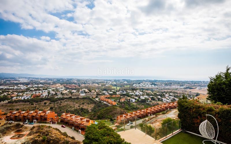 Foto a57faf21-accd-46f5-9ee6-61a15e2063b1. Casa aparellada amb aparcament piscina a Benahavís pueblo Benahavís