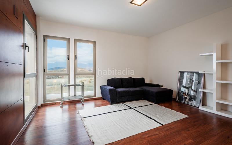 Foto 2682e84c-923d-400b-a848-2117957dfbe7. Maison jumelée avec parking piscine dans Benahavís pueblo Benahavís