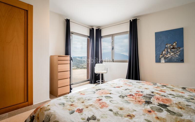 Foto 3062c317-3ad7-4bc1-8353-49353b53aef6. Maison jumelée avec parking piscine dans Benahavís pueblo Benahavís