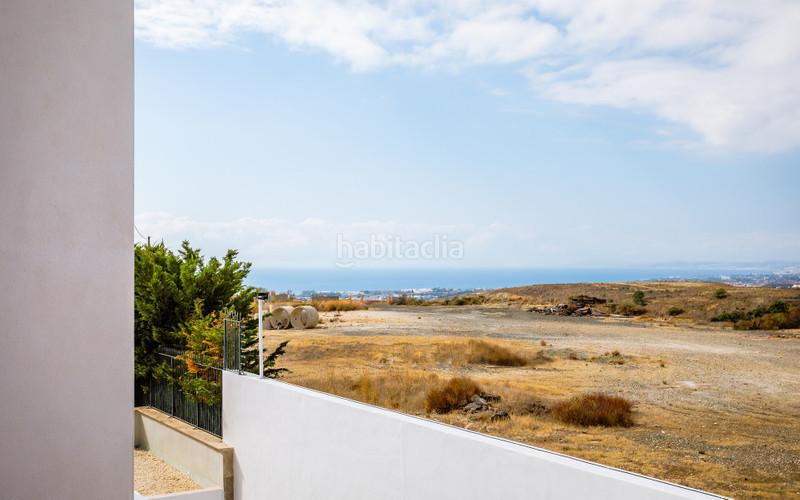 Foto 6e51fee7-550f-4071-b72d-3f827de6772e. Towny house with parking pool in Benahavís pueblo Benahavís