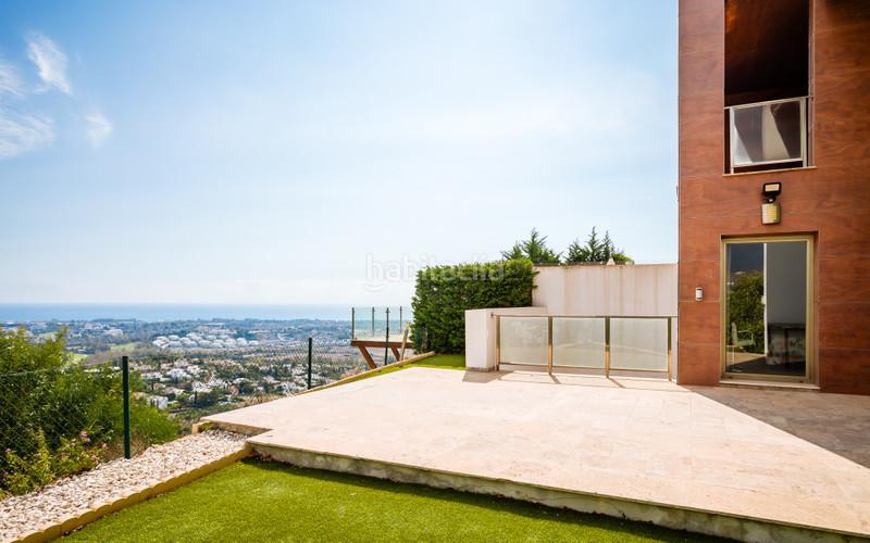 Foto b3f08d9e-b505-4108-885e-35928d4d6068. Towny house with parking pool in Benahavís pueblo Benahavís