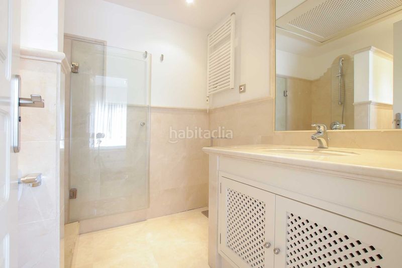 Foto c1c98740-f4cd-4038-9043-96f05e8cc69a. Maison jumelée dans n/a dans Benahavís pueblo Benahavís