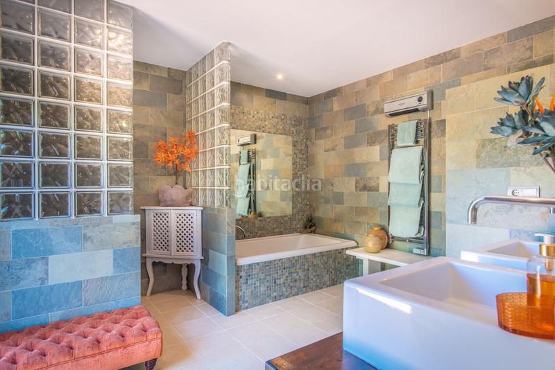 Foto 655f870d-e14c-4c2a-a542-54ce2e2e935b. House with parking pool in altos de Estepona Estepona