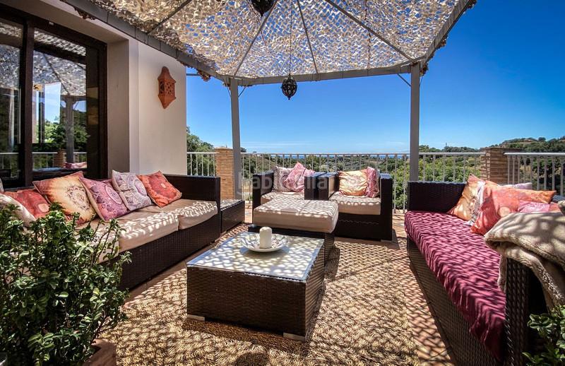 Foto c25ef8af-76f0-486a-bc58-eb20090e021c. House with parking pool in altos de Estepona Estepona