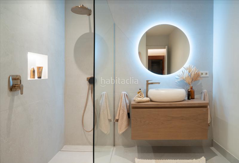 Foto d61ed60c-dd1a-42ec-8cb3-5796e48f5f38. Apartamento exquisito apartamento frente a la playa en torre bermeja, nueva milla de oro, en Estepona