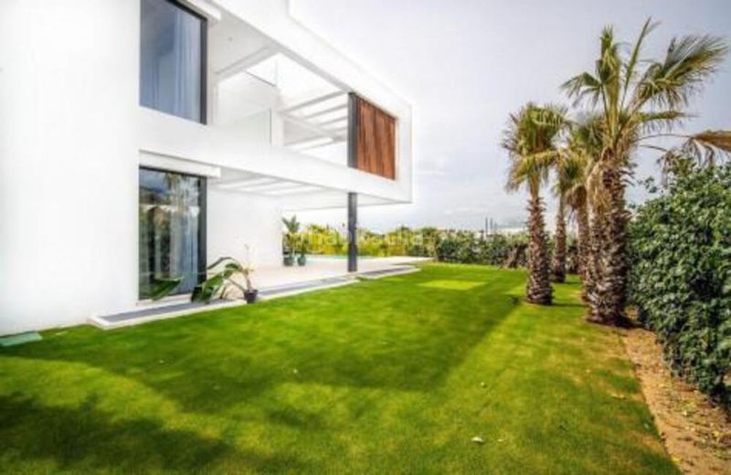 Foto 366c1bb7-56a5-4f55-b391-651b9e217f80. Lloguer casa amb aparcament piscina a Nueva Andalucía centro Marbella