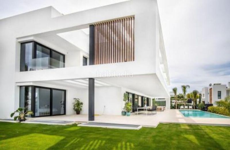 Foto dbaf5220-1d66-4f48-bed6-60e98c3cb261. Lloguer casa amb aparcament piscina a Nueva Andalucía centro Marbella