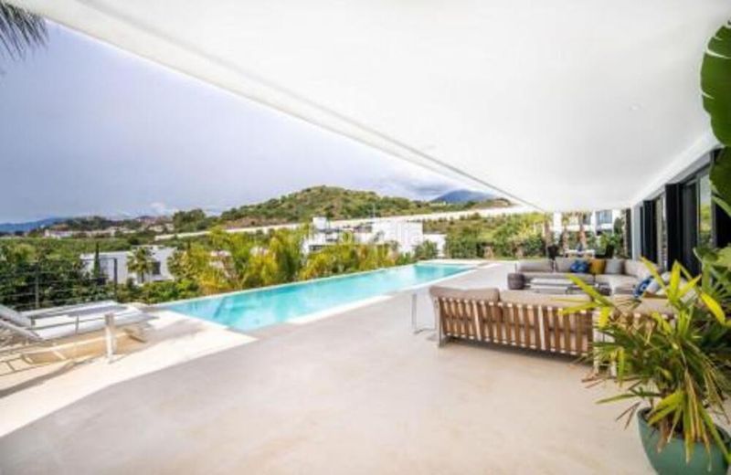 Foto f1a2558c-4c0b-4e67-92d1-2f875c8b5f12. Lloguer casa amb aparcament piscina a Nueva Andalucía centro Marbella