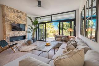 Casa adosada en Aloha. Lujosa casa adosada de 3 dormitorios en primera línea golf ubica