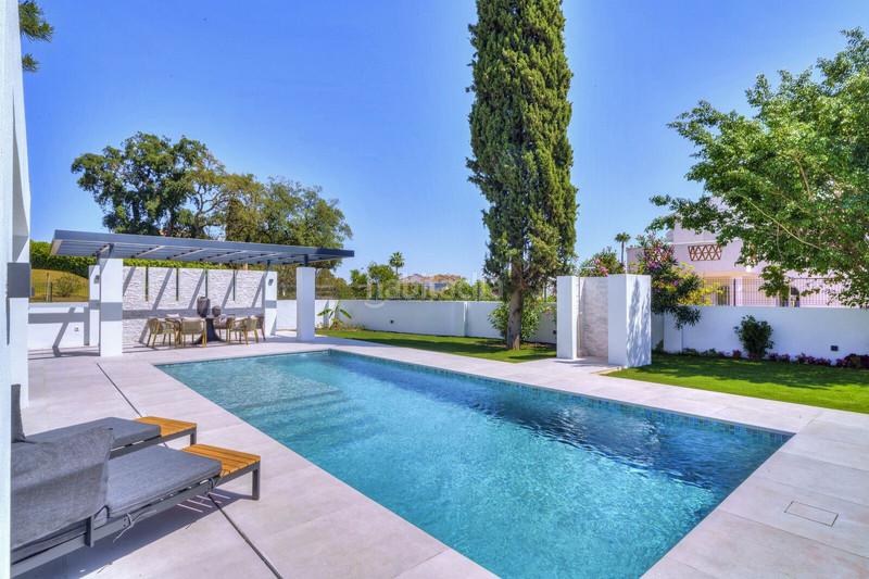 Foto b48a9642-0984-4228-9327-67e3c416f7c3. Haus mit parking pool in Elviria Marbella