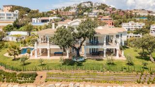 Casa a N/a. Majestic 5 bedroom villa con views panoramic en la mairena  ojen