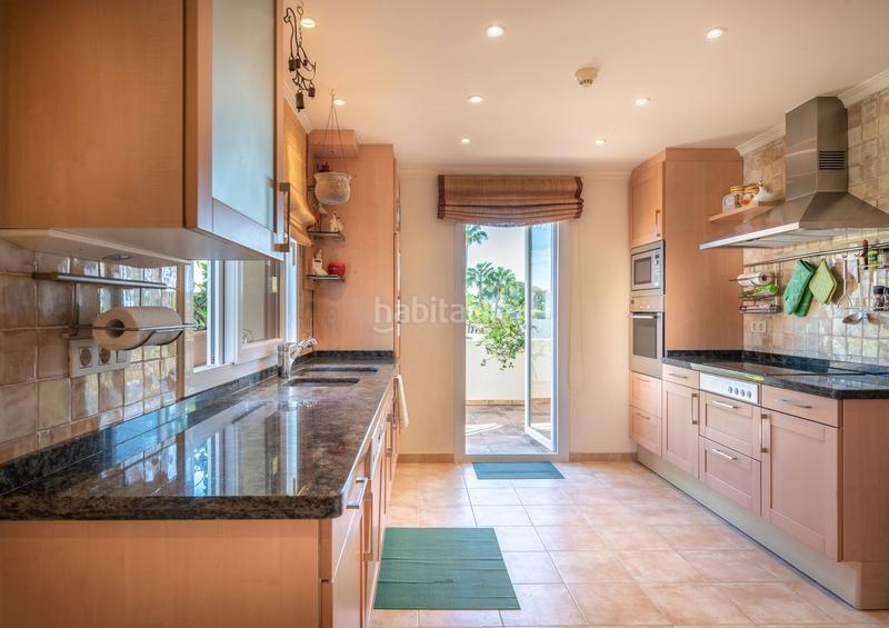 Foto b4bbd7e4-c1ae-4958-afbd-e8d20268056b. Dachwohnung mit parking pool in Los Naranjos Marbella