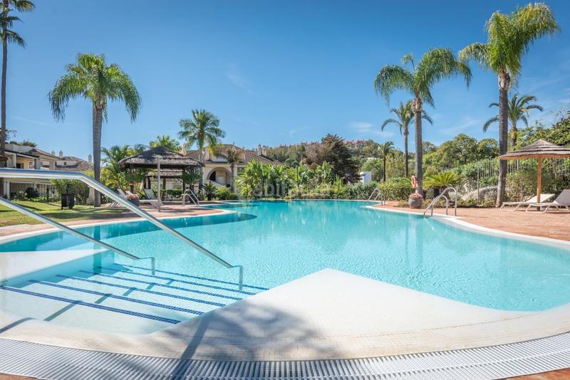 Foto f42a2e50-c791-44e8-9fc5-7edb56af302d. Dachwohnung mit parking pool in Los Naranjos Marbella