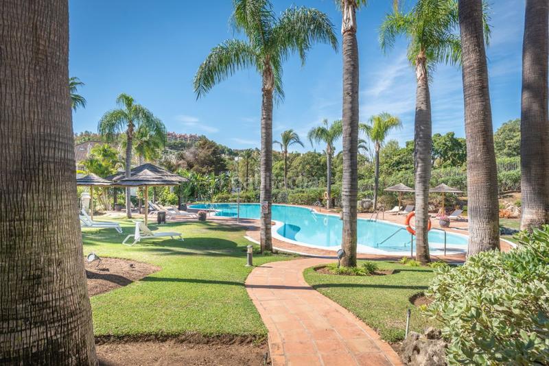 Foto fbaf78bd-b4ac-427b-806b-5f48bb920217. Dachwohnung mit parking pool in Los Naranjos Marbella