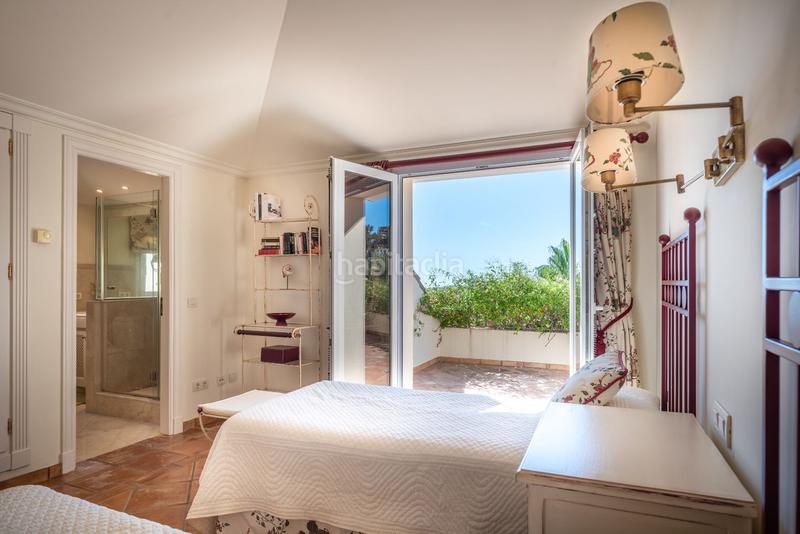 Foto 82b13851-f05c-4283-a4f1-7349eb30f0b2. Penthouse with parking pool in Los Naranjos Marbella