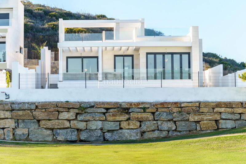 Foto 2f3532a3-4ae0-4092-b1da-a791ae2551de. Casa amb aparcament piscina a El Faro de Calaburra - Chaparral Mijas