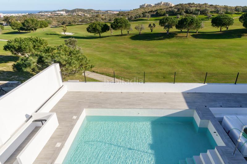 Foto 9152e114-0e8e-4ec3-945c-b40dc7bb1daa. Casa amb aparcament piscina a El Faro de Calaburra - Chaparral Mijas