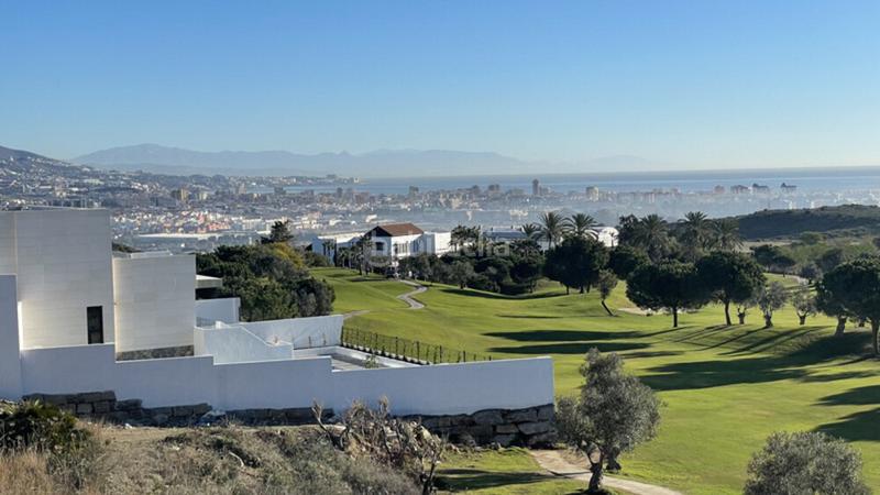 Foto ac9b4b9a-2687-42db-8a93-38be7ffd7da6. Casa amb aparcament piscina a El Faro de Calaburra - Chaparral Mijas
