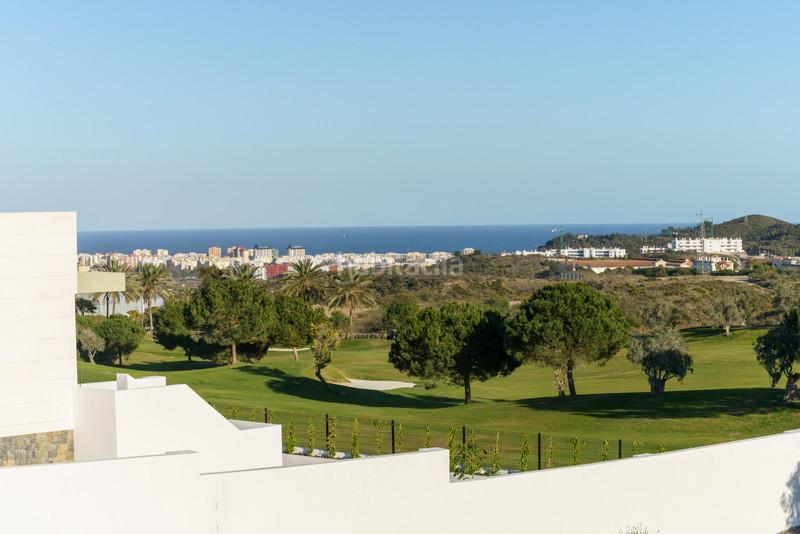 Foto ba191ed0-d62d-48f4-83e8-81f4eea1da63. Casa amb aparcament piscina a El Faro de Calaburra - Chaparral Mijas