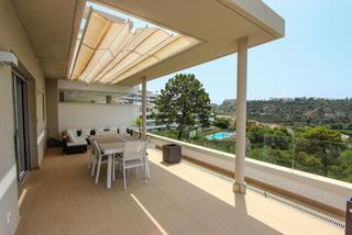Attique à La Zagaleta. Elegante ático duplex en el prestigioso complejo botánico