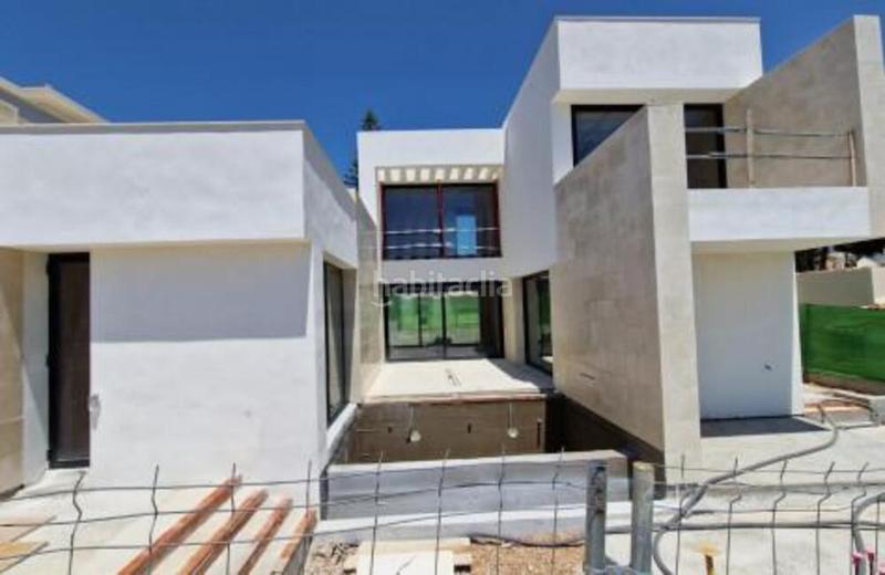 Foto 5b721247-3fb3-490e-b9ed-94d03d65f396. Casa oportunidad de inversión excepcional primera ubicación en nueva andalucía en Marbella