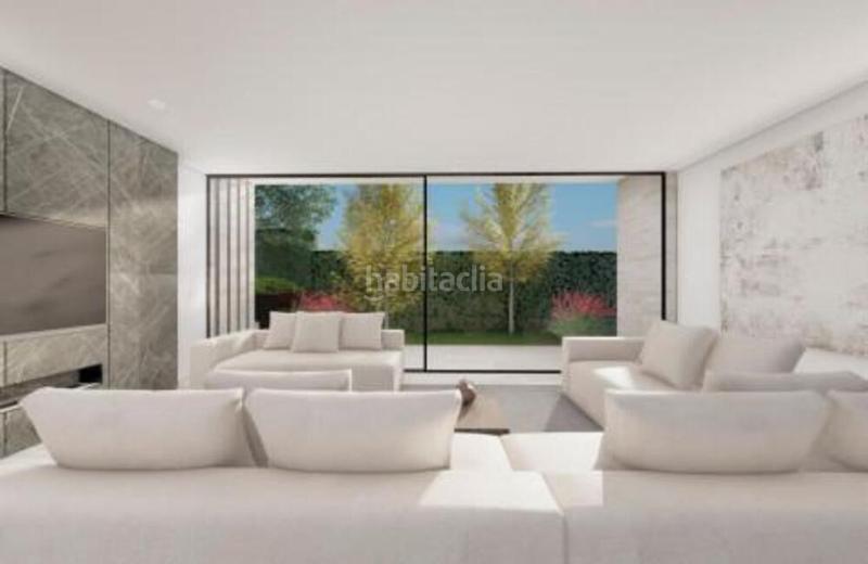 Foto c70011bb-38d2-4f53-bfcf-cd48c9e56b30. Casa oportunidad de inversión excepcional primera ubicación en nueva andalucía en Marbella