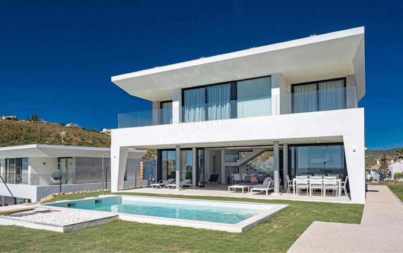 Foto f74e5ab0-1842-4dd4-9aca-bb603a5be8d1. Lloguer casa amb aparcament piscina a Puerto de la Duquesa Manilva