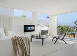 Rent Ground floor in Los Naranjos. Lujo