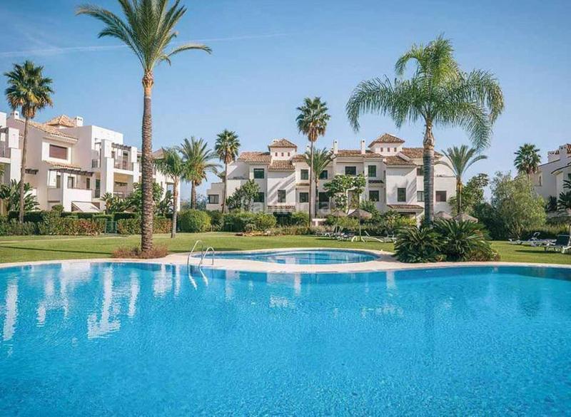 Foto 062cbe83-3042-49bb-a781-67777cfe5aa2. Rent semi detached house with parking pool in El Paraíso Benahavís