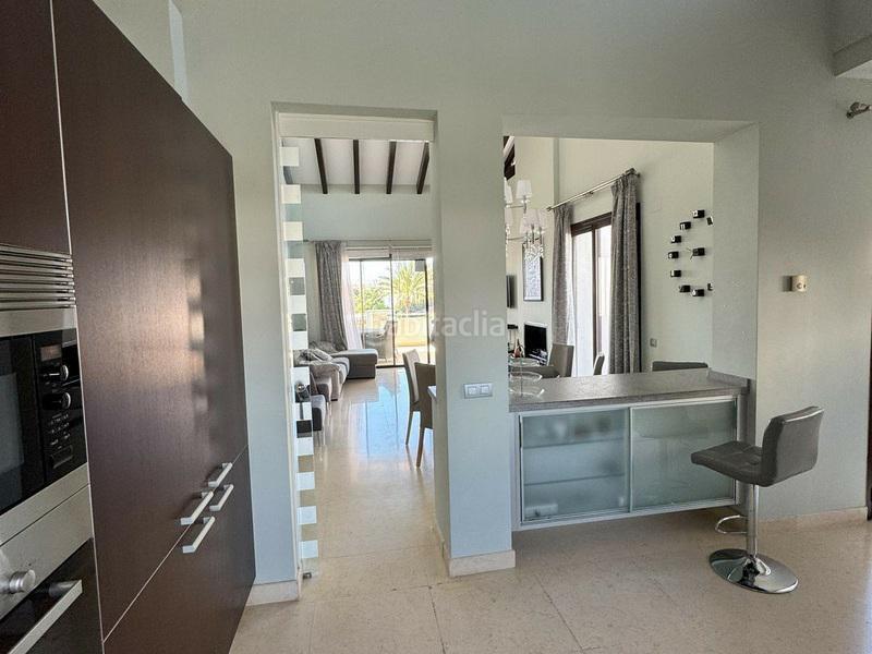 Foto a637927d-fe4a-4f91-94d4-aa2ba7aca479. Rent semi detached house with parking pool in El Paraíso Benahavís