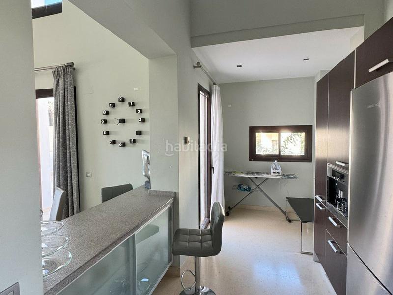 Foto adf13532-e17c-45b9-8ba6-4cc86e6f505c. Rent semi detached house with parking pool in El Paraíso Benahavís